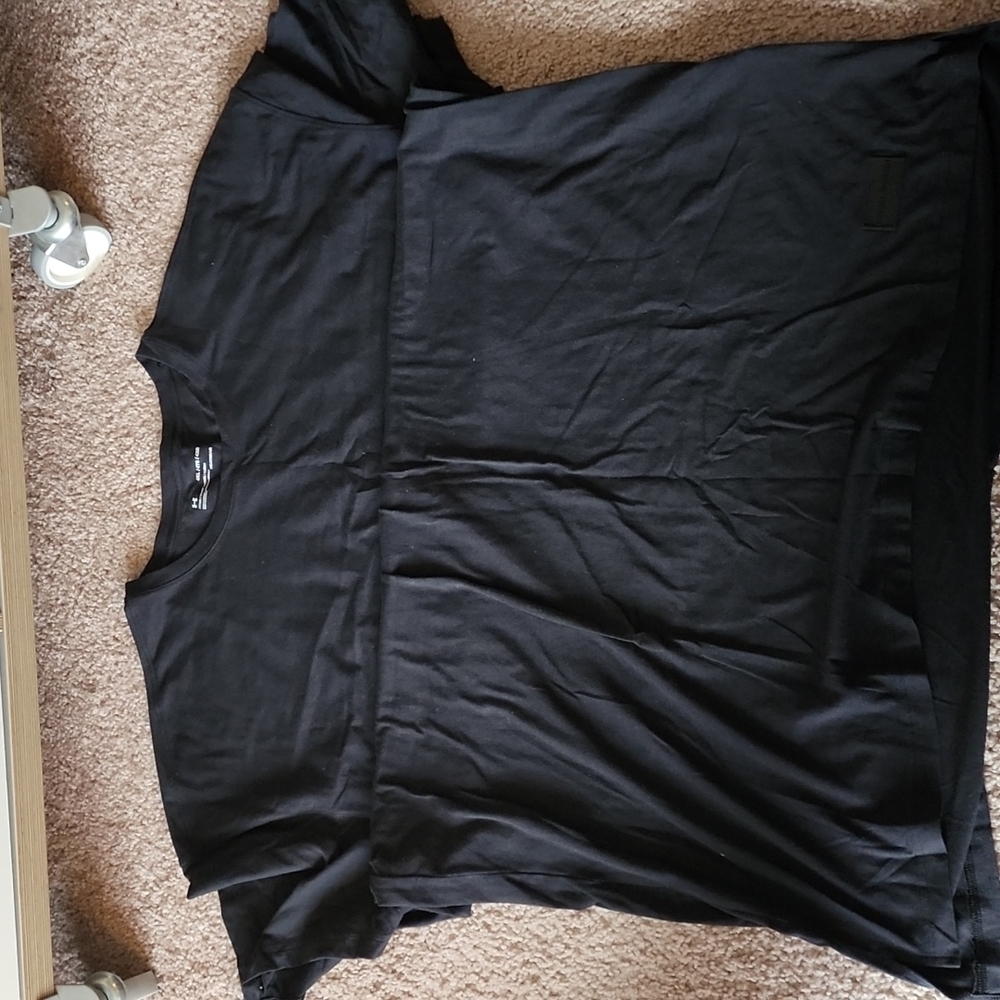 4XL under armour tunic style black tee